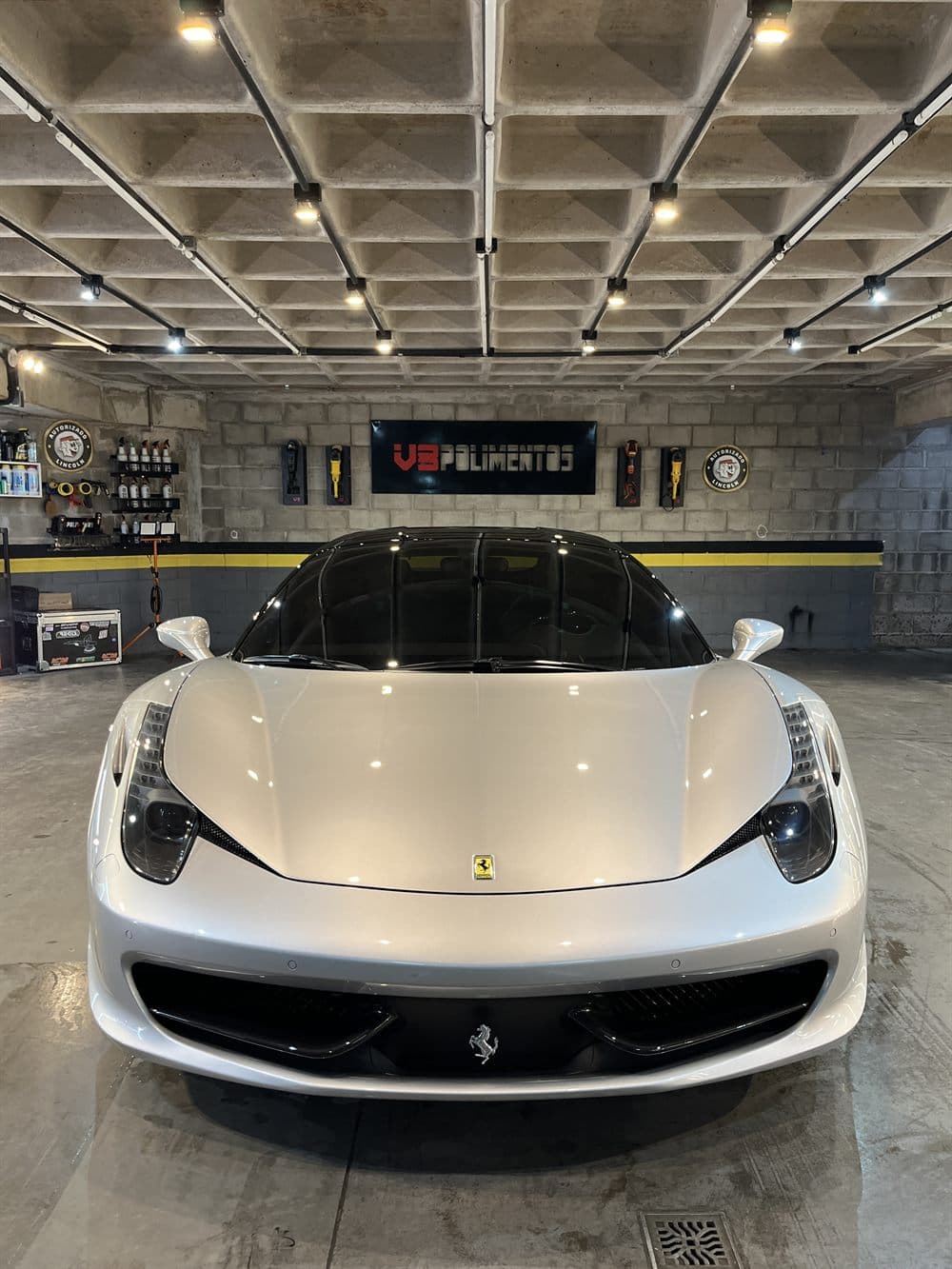 Ferrari 458. Polimento técnico + vitrificação cerâmica na V8 Polimentos